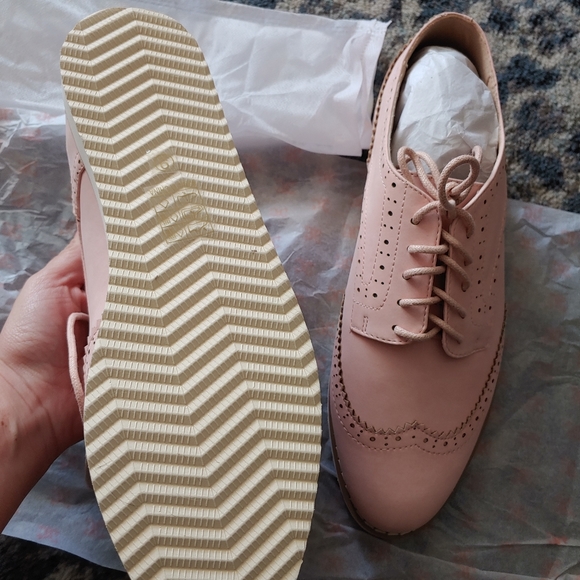 SOLD NWT Wingtip Casual Shoes, Blush, size 9 - Picture 8 of 11